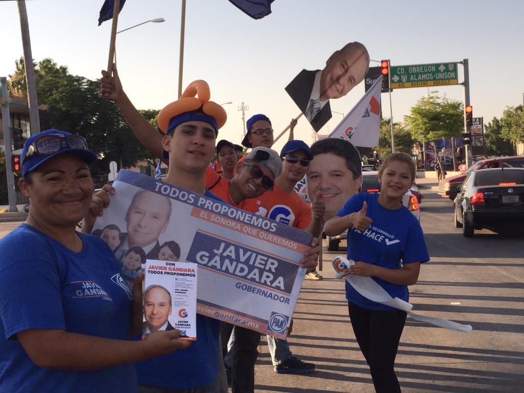 monicarobless's tweet photo. En #Navojoa #VamosConTodo juntos con @JavierGandaraM @DoctorSilvaVela @MaximoOthon @lmendivilXX @BleizefferCesar http://t.co/51szw4wJ7d