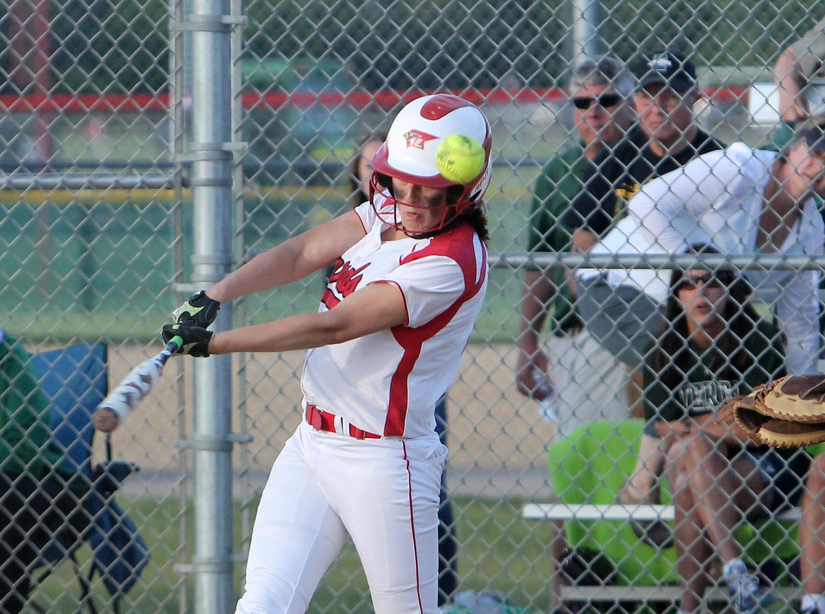 brandon_berg's tweet image. Photo: The early stages of a Karleen McElroy foul ball flying right at me in the on-field media box.