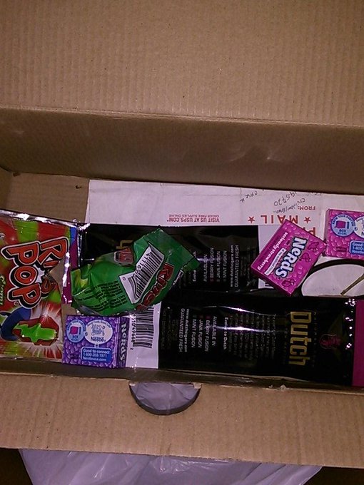 CAME HOME FROM WORK. LOOKED IN MY WEED BOX AND SEEN MY TEDDY BEAR PUT SOME CANDY IN IT.. GOOOD SURPRISE<a href="/tag/bones"class="tags"><span>#bones</span></a><a href="/tag/halloween"class="tags"><span>#halloween</span></a><a href="/tag/jimmybones"class="tags"><span>#jimmybones</span></a>