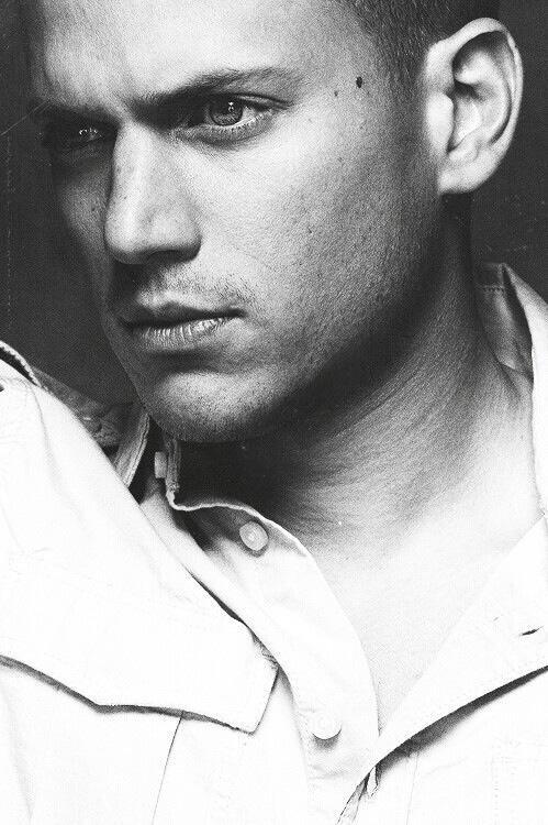 Happy birthday to Wentworth Miller! I just finished prison break five minutes ago and idk what to do 