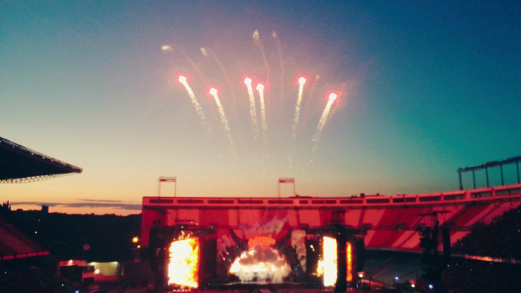 Dyako42's tweet photo. #ACDC Madrid. Empieza fuerte!! http://t.co/OwHZhMwfU4