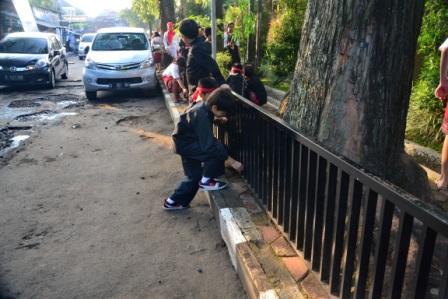 sekitarbandung_'s tweet photo. Meuni resep.. :) RT @sdbpiyes2: #GPS #ReboNyunda @ridwankamil @BDGcleanaction @GPSbdg @hero_bandung @disdik_bandung http://t.co/HXe9rxRRnb