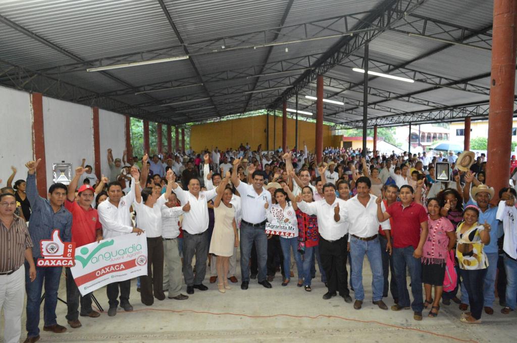 LinoVelazquez's tweet photo. El voto de los campesinos en el Dtto 01 #Cuenca es para @Antonioamaroc #VotaPRI @CNCOaxaca http://t.co/at3smsfscd