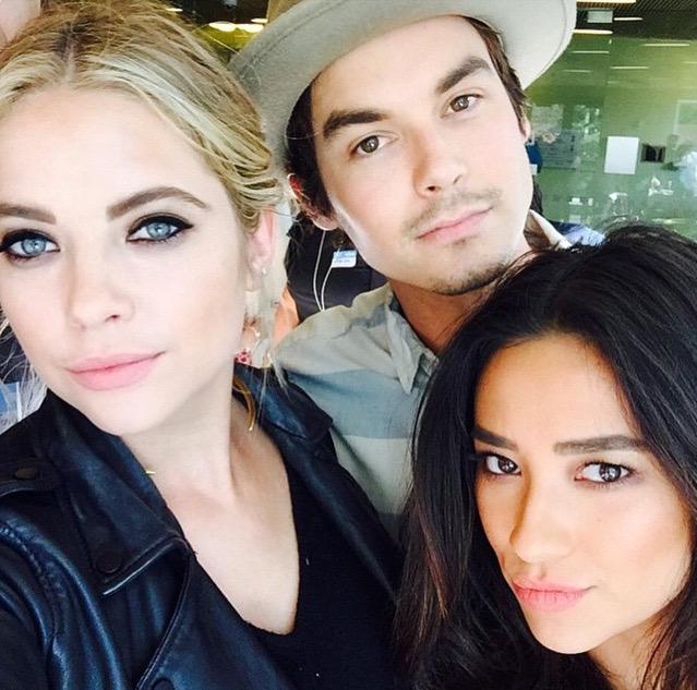 ops_jessi's tweet image. Mano estou destruída com #SummerOfAnswers #PLLSeason6Premiere #GameOnCharles