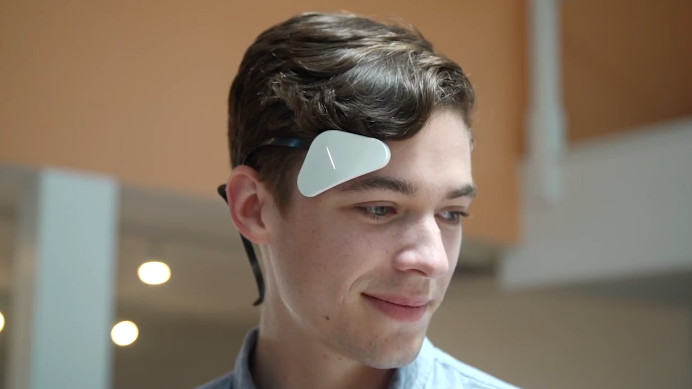 TechCrunch's tweet photo. Hands-on with Thync’s mood-altering headset http://t.co/xq3Mn5NlvH http://t.co/JfETA0YtcR