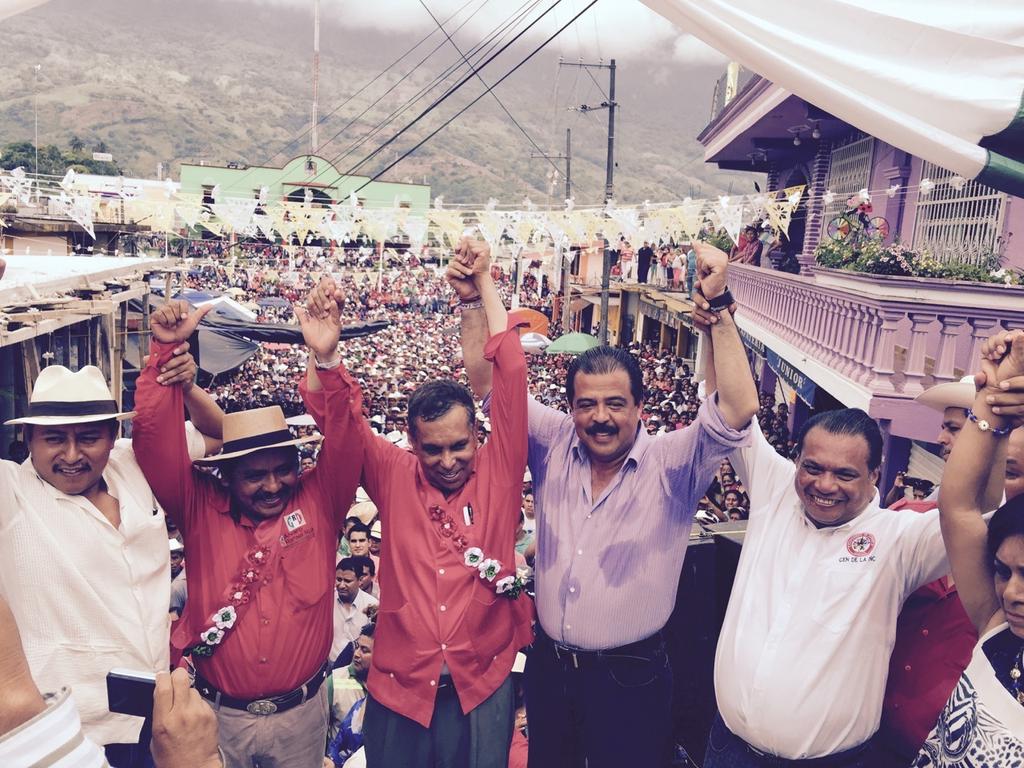 LinoVelazquez's tweet photo. Los indígenas mazatecos tendrán un digno representante en el congreso de la unión @alvar_rubio #VotaPRI @FidelHerrera http://t.co/QTo5ZkYI2O