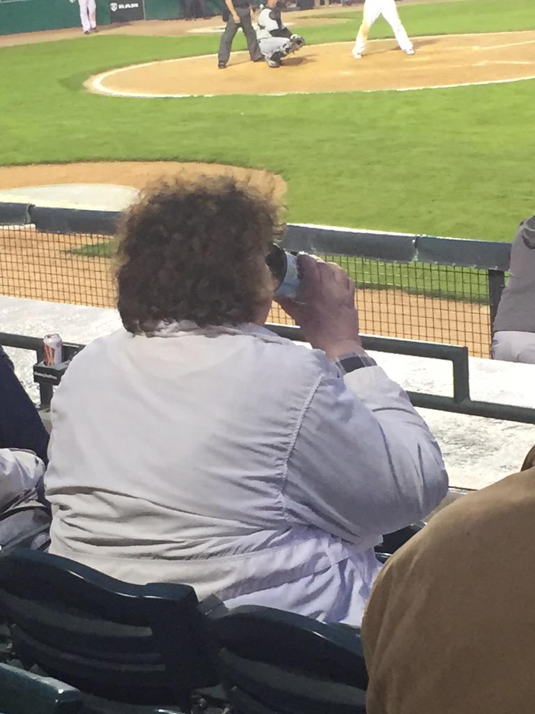 BodsMom's tweet photo. Major mom bod sighting at the local sandlot http://t.co/qFLF7OC1Vy
