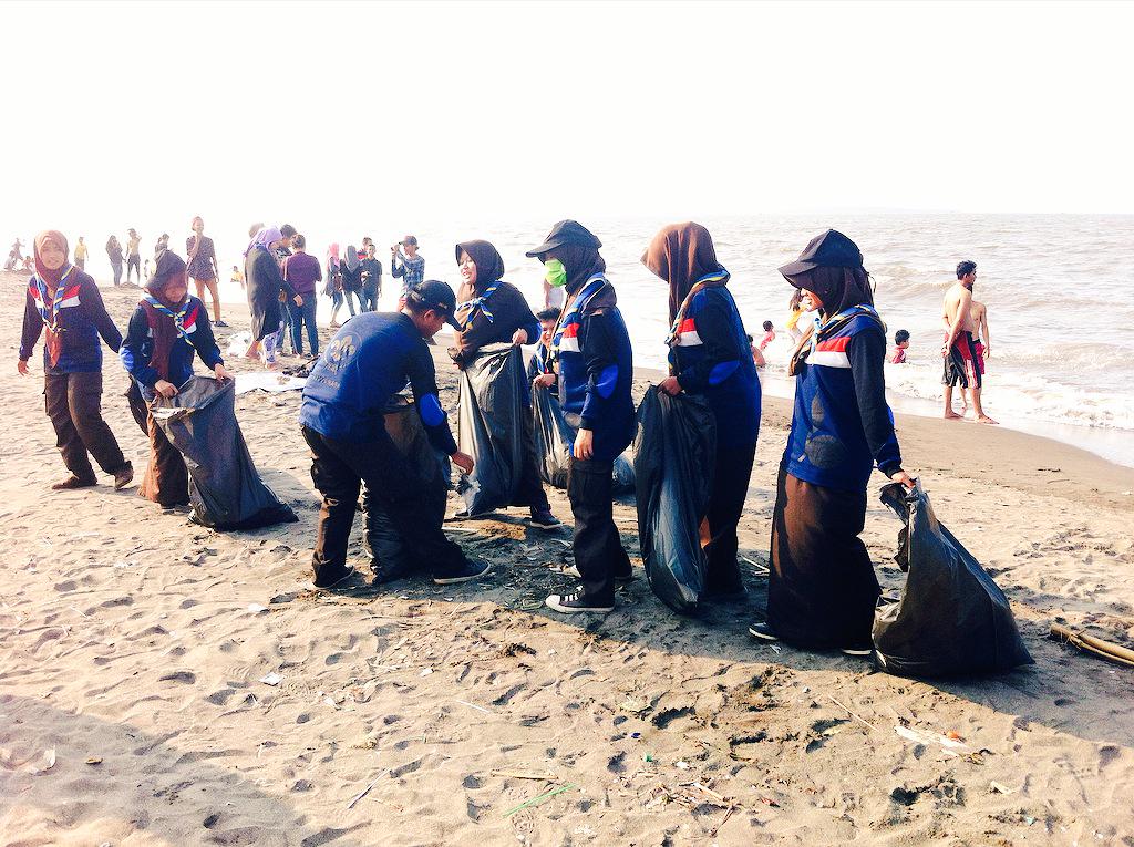 Aksi pantai bebas sampah <a href="/JRX_SID/">JRX</a> <a href="/KadekUliBali/">Bali Tolak Reklamasi</a> <a href="/ForBALI13/">Bali Tolak Reklamasi</a> @SMA12tangerang,sepatan
