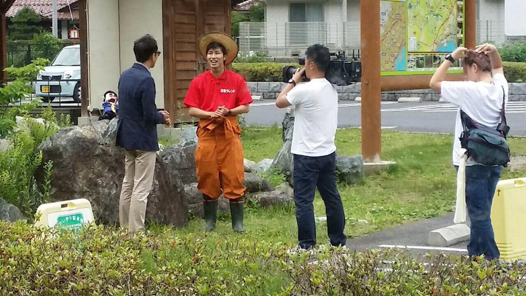inatare_shun's tweet photo. 今日もテレビ取材受けてきましたー♪
今週の金曜日放送の番組で、湯来町特集が組まれましたので、田舎タレントも少しだけ出演させていただきました(((o(*ﾟ▽ﾟ*)o)))

緊張したーーーーっっ‼︎笑
でも、めちゃめちゃ楽しかった！ http://t.co/FJrhfKyMnD