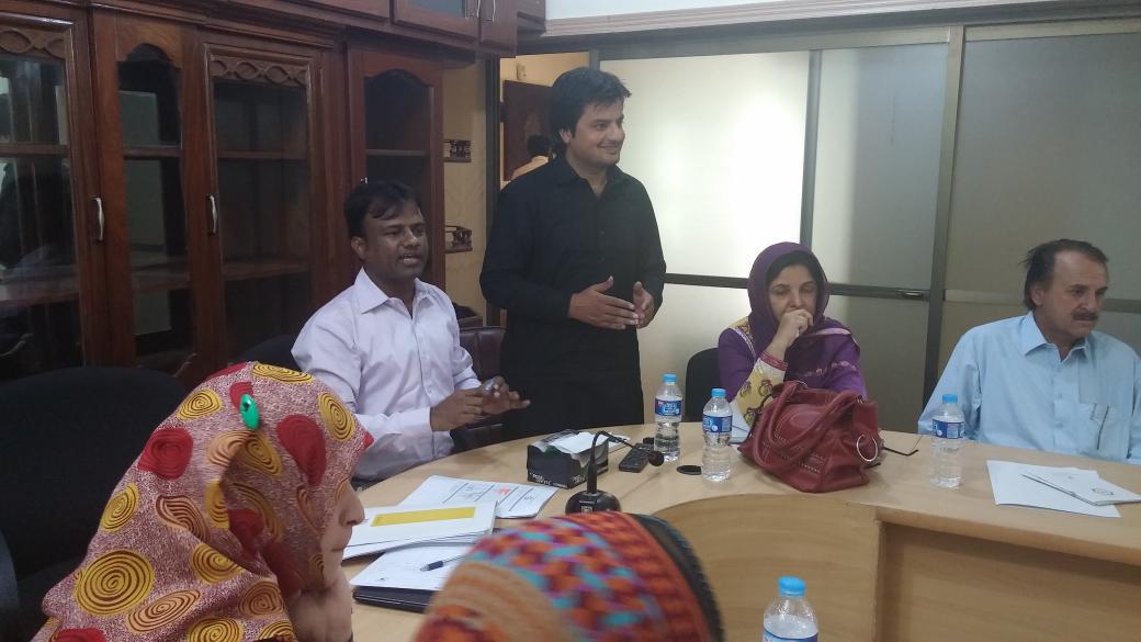 sfeapk's tweet photo. Journalist Kapil Dev in session with project #RABTA's beneficiaries discussing Role &amp; reaponsibilites of #Pak Media. http://t.co/kgRqcKiRIZ
