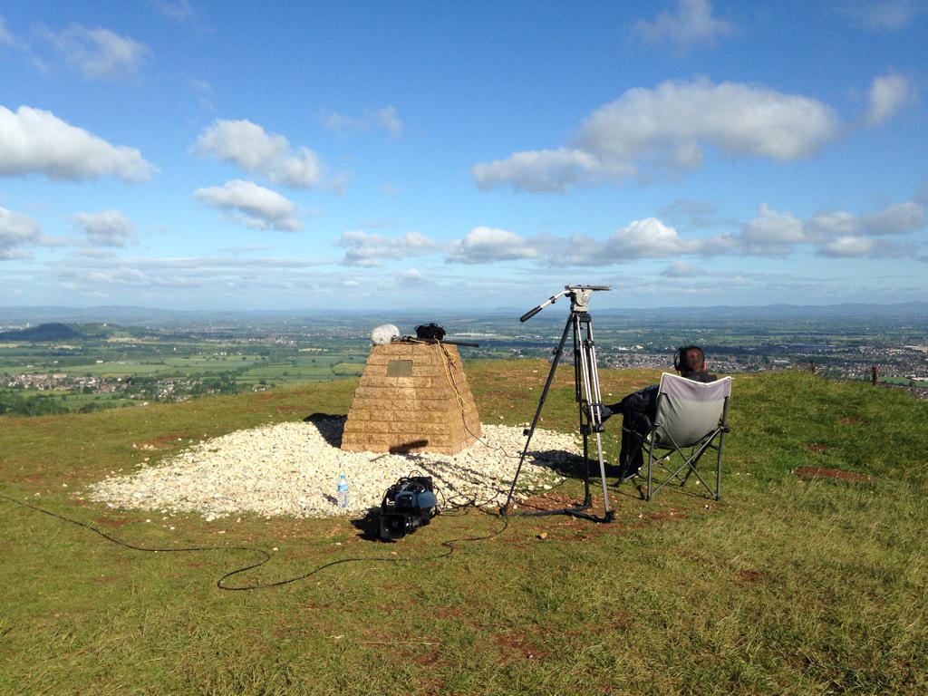 Lauratobin1's tweet photo. It's a tough life being a @Gmb camera man @CaveDork #enjoyingtheview #leckhamptonhill #britainsbestviews http://t.co/GgukLchg2X