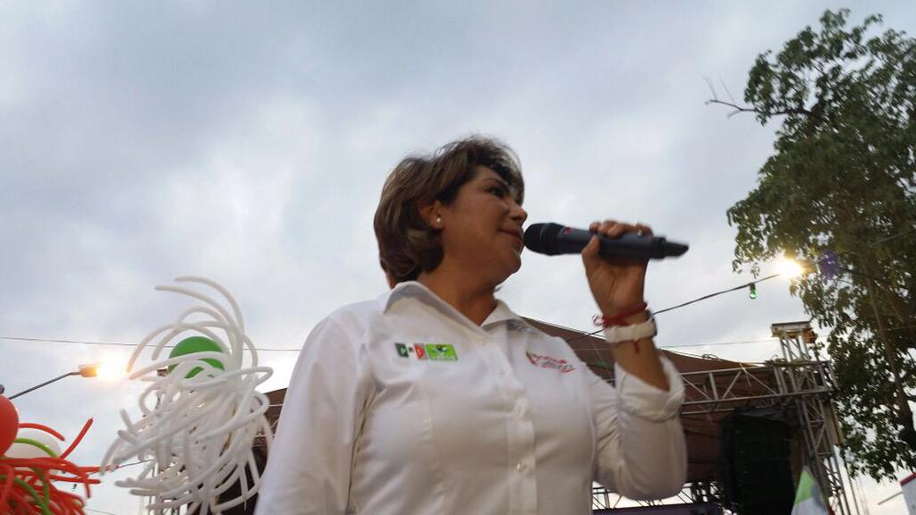 NormaGdeV's tweet photo. Cierre de campaña en Tecomán nos motiva a refrendar compromiso de trabajar duro por los tecomenses, nuestra gente. http://t.co/NPkThZEJRP
