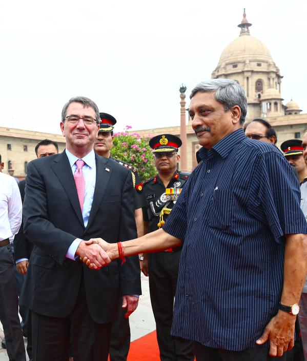 Waiting for #Hypocrite Congress to criticize @manoharparrikar for not wearing Suit Boot while greeting @USSECDEF !