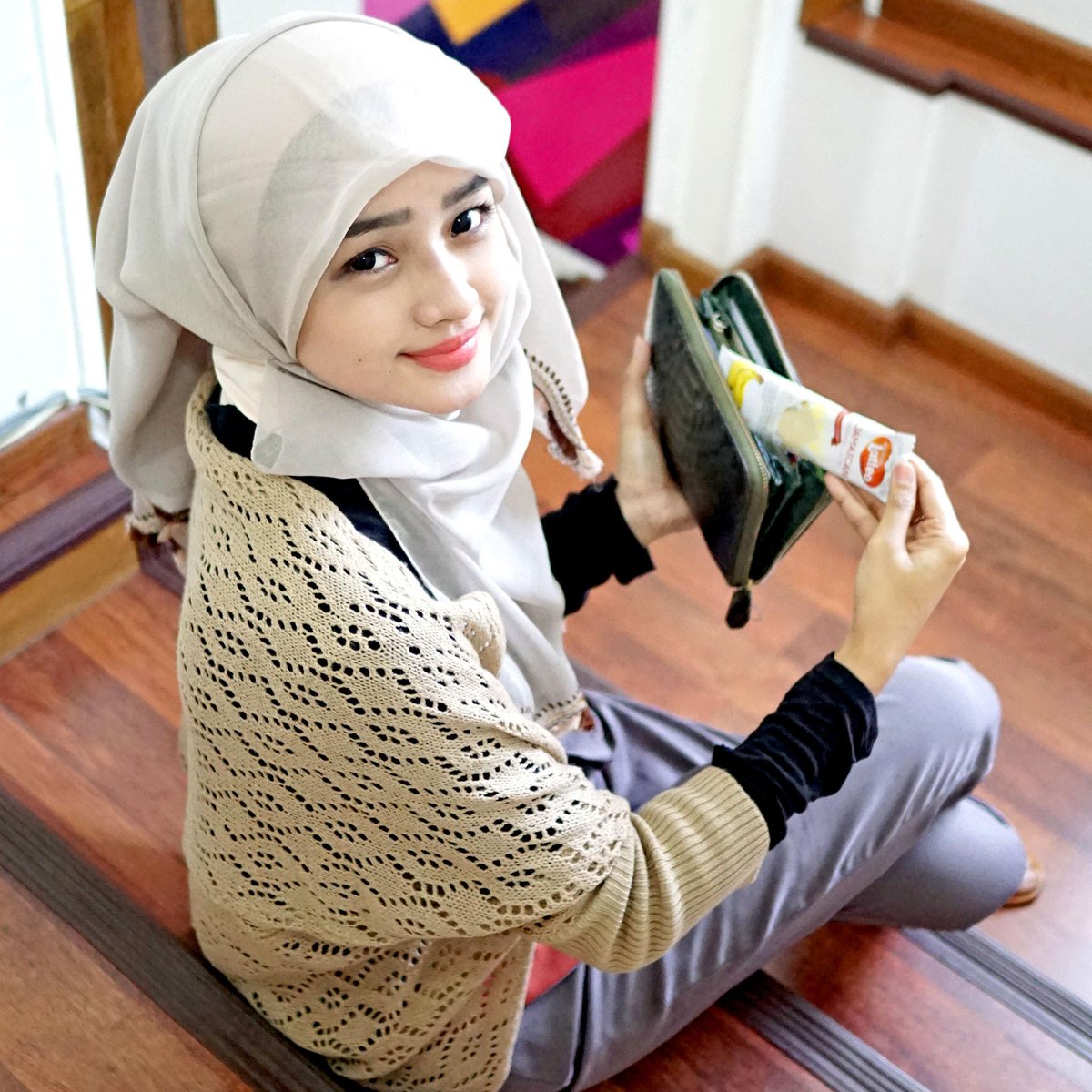 latteocookies's tweet photo. Biarpun cuaca hari ini mendung seperti hatiku #eeh.

u/ cemilan ak tdak lupa u/ membawa @latteocookies ke manapun.^^ http://t.co/FpjHfQ23AQ