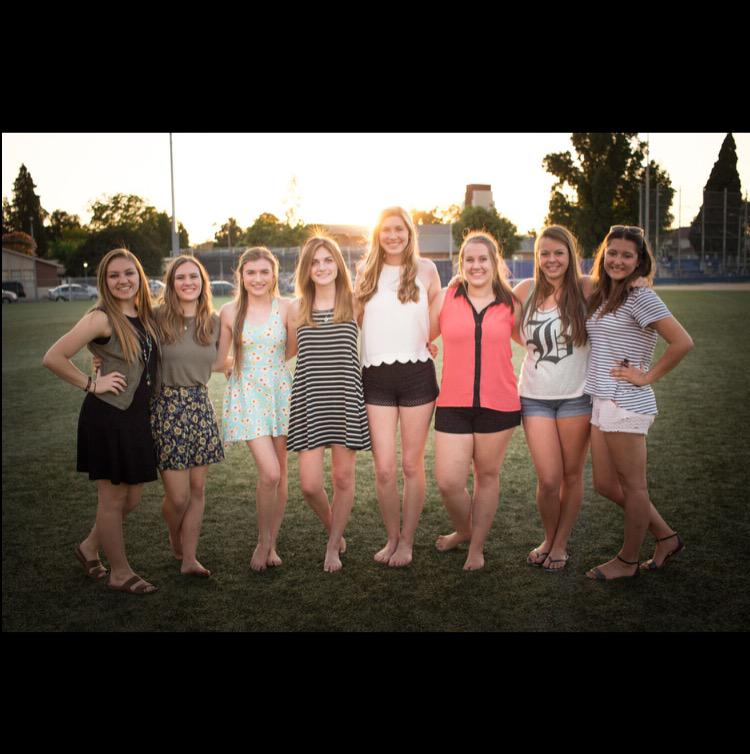 Rangersof2015's tweet photo. Thank to all who came out to an AMAZING Senior Sunset! Our lives R about to change greatly! Love you all!😘💙 http://t.co/nOxWB1iyVh