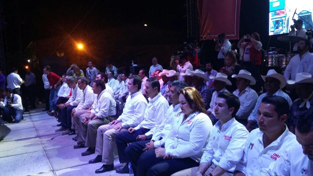 ¡Miles de personas celebran en #Cajeme porque ya se van los malos gobiernos del PAN! #OtroSonoraYa