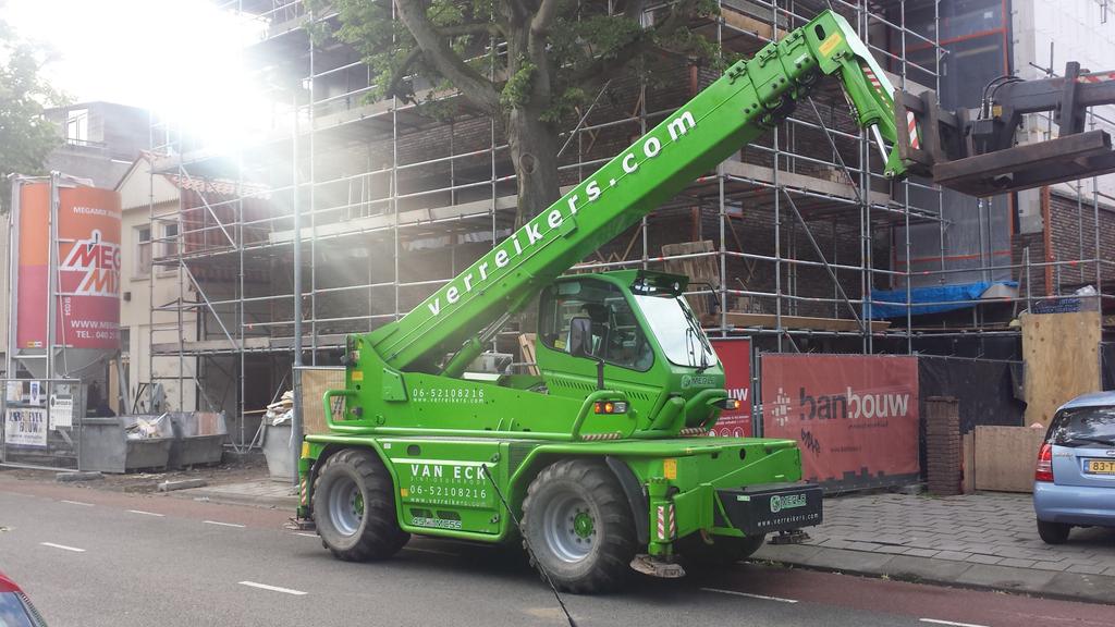 verreikers's tweet photo. In #Eindhoven met roterende #verreiker divers werk in de Tongelresestraat voor @BanBouw. #verreikerverhuur http://t.co/TSUiKOwfXK