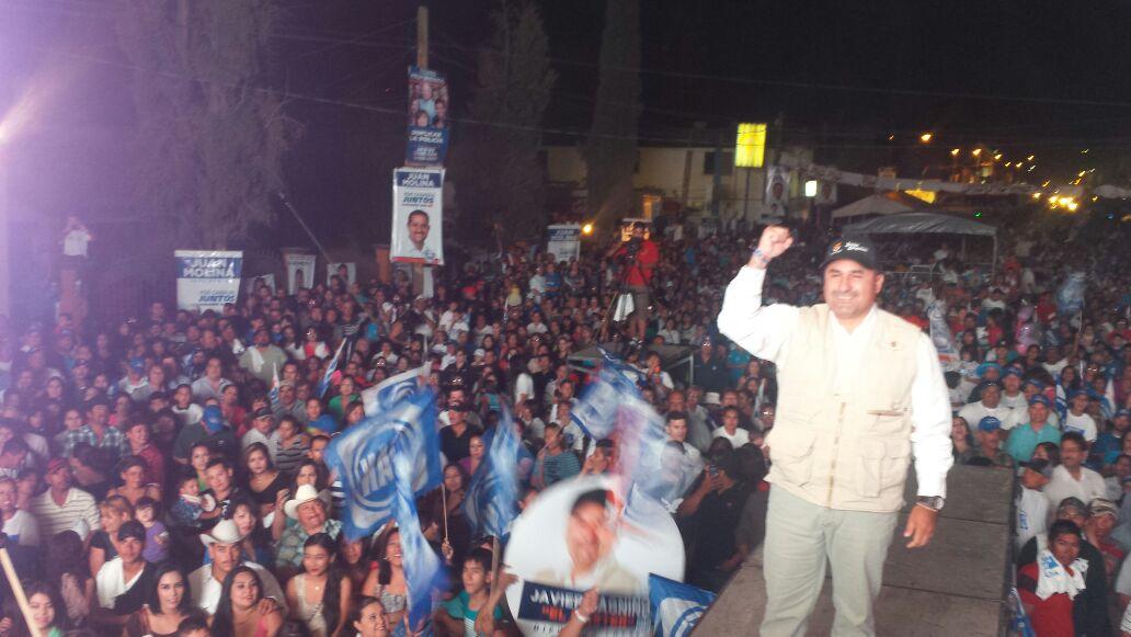 JavierDagnino's tweet photo. En Cananea #ConElMaster #SiSeHace #Distrito06 #MenosDiasMasTrabajo @monicarobless @arodriguezt01 @EdgarmRe http://t.co/D2IZGWjgj6