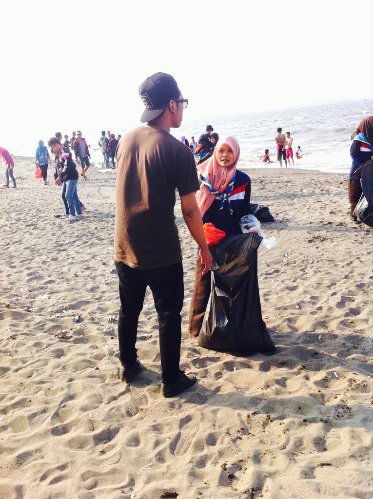 Pantai tanpa sampah harusnya <a href="/AzizNdz/">Ndozki TOB</a> @TOYSOFBOYS_ <a href="/ForBALI13/">Bali Tolak Reklamasi</a>