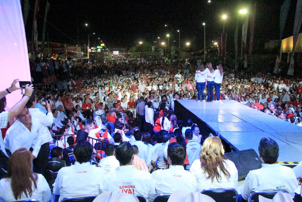 EmeterioOchoa's tweet photo. Cajeme ya decidió por @claudiapavlovic  Esta noche lo confirmamos en su cierre de campaña en Obregón #OtroSonoraYA http://t.co/YcZ8Q5W9ta