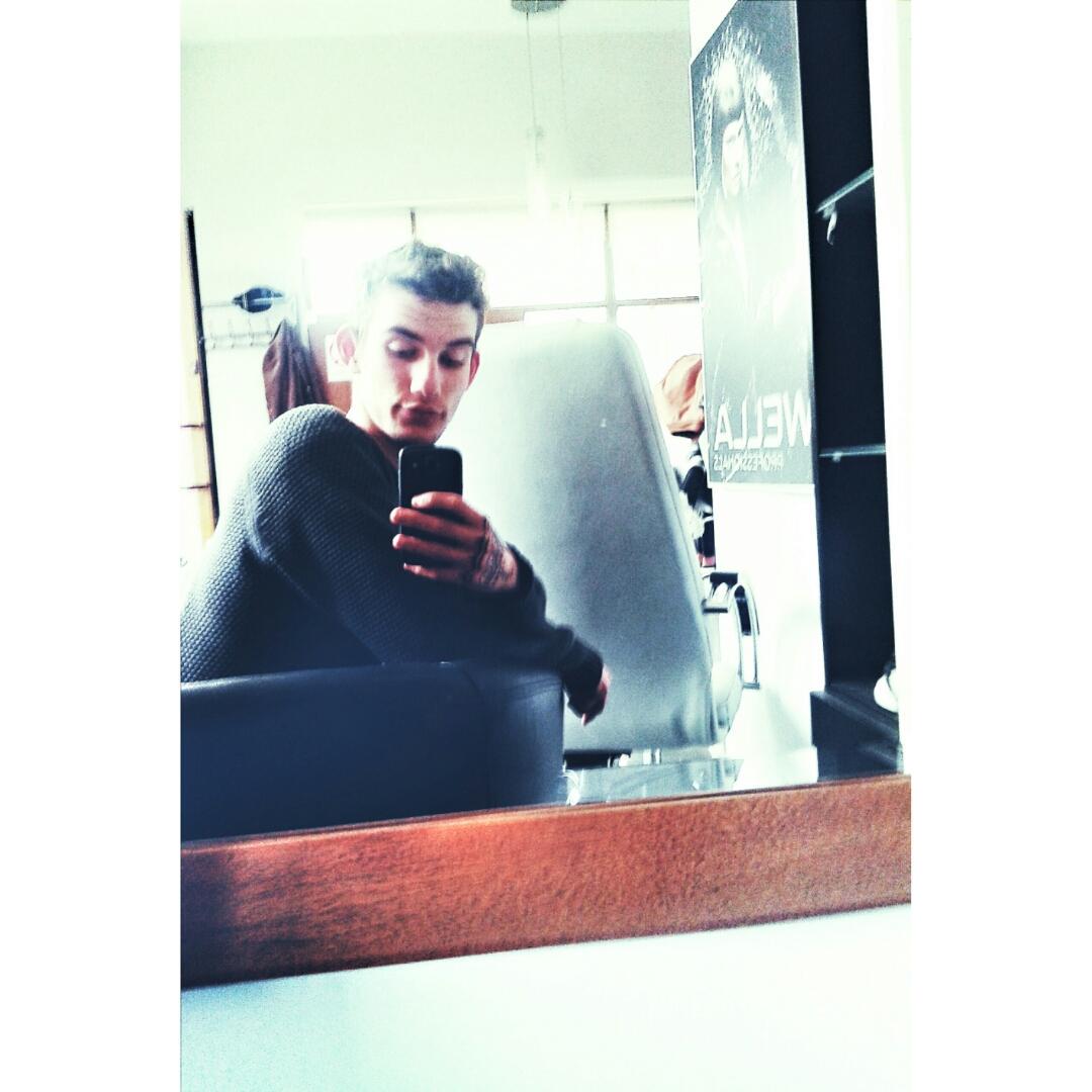 americanoxygen9's tweet photo. Selfie u fryzjera musi być!!💇💇
#selfie #polishboy #poland #love #boy #instasize #hairdressing #followme #followback http://t.co/QA0JdKdASF