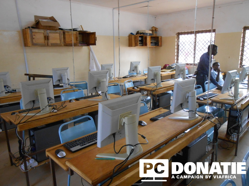 Weer mooie maar vooral nuttige computerlokalen kunnen installeren dankzij hardwaredonateurs! bit.ly/1KMqYnK