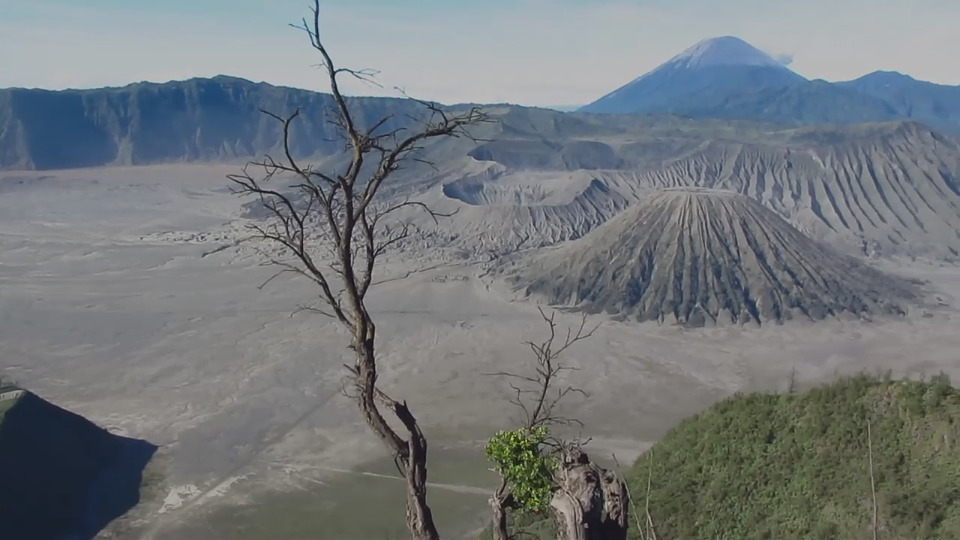 pok_DarWis's tweet photo. Dan sudah agak sepi dari pengunjung. :-P "@PasuruanTourism: Penanjakan - Bromo, setelah matahari benar2 terbit... http://t.co/Ye3TzPwQJ7"