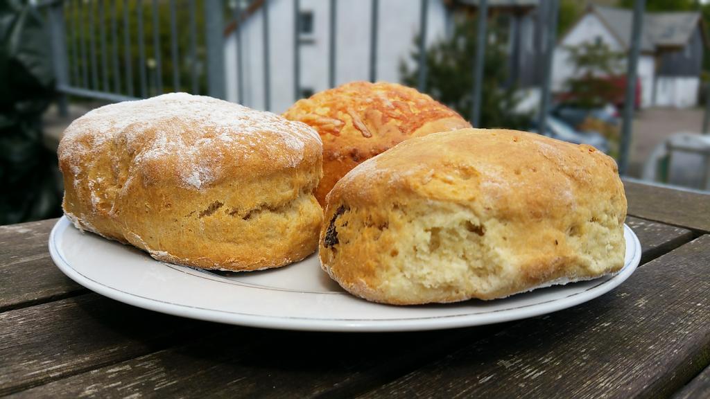 fynecakes's tweet photo. Freshly baked scones. What's your favourite?  Plain, fruit or cheese #homemade http://t.co/a5hHCqyErO