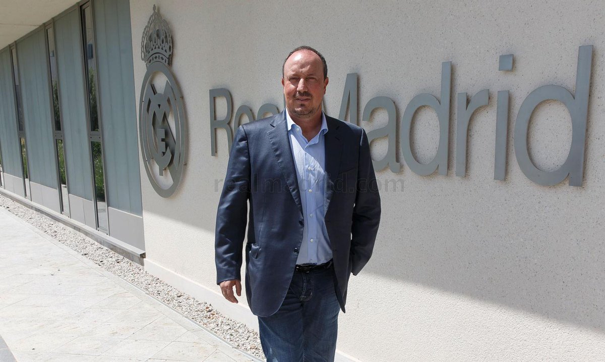 realmadrid's tweet photo. Rafa Benítez ya conoce las instalaciones en las que trabajará.
#BienvenidoalRealMadrid http://t.co/2SbvTULpUF