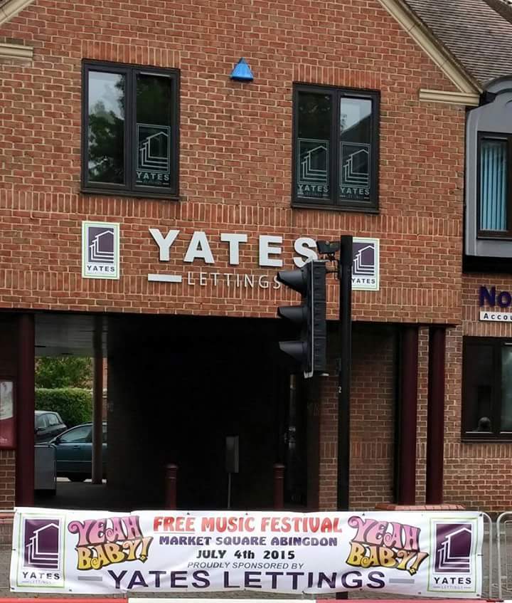 yateslets's tweet image. The banner is up... @yeahbabyconcert Bring on July 4th - #Marketsquare #Abingdon