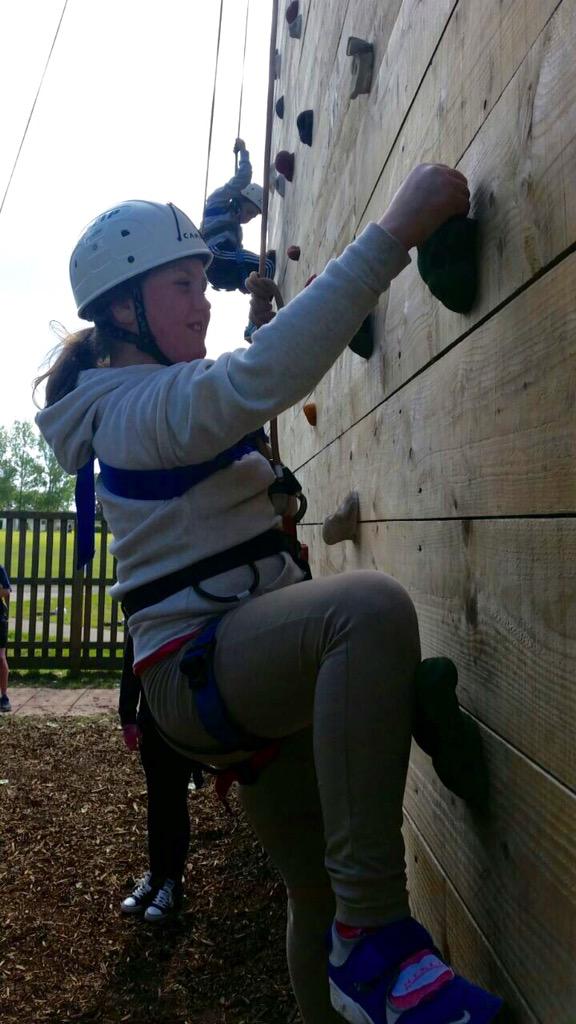 Kender_Y6S's tweet photo. And in Mr Asiedu's group there's some climbing and great teamwork http://t.co/P5SoSPaEIC