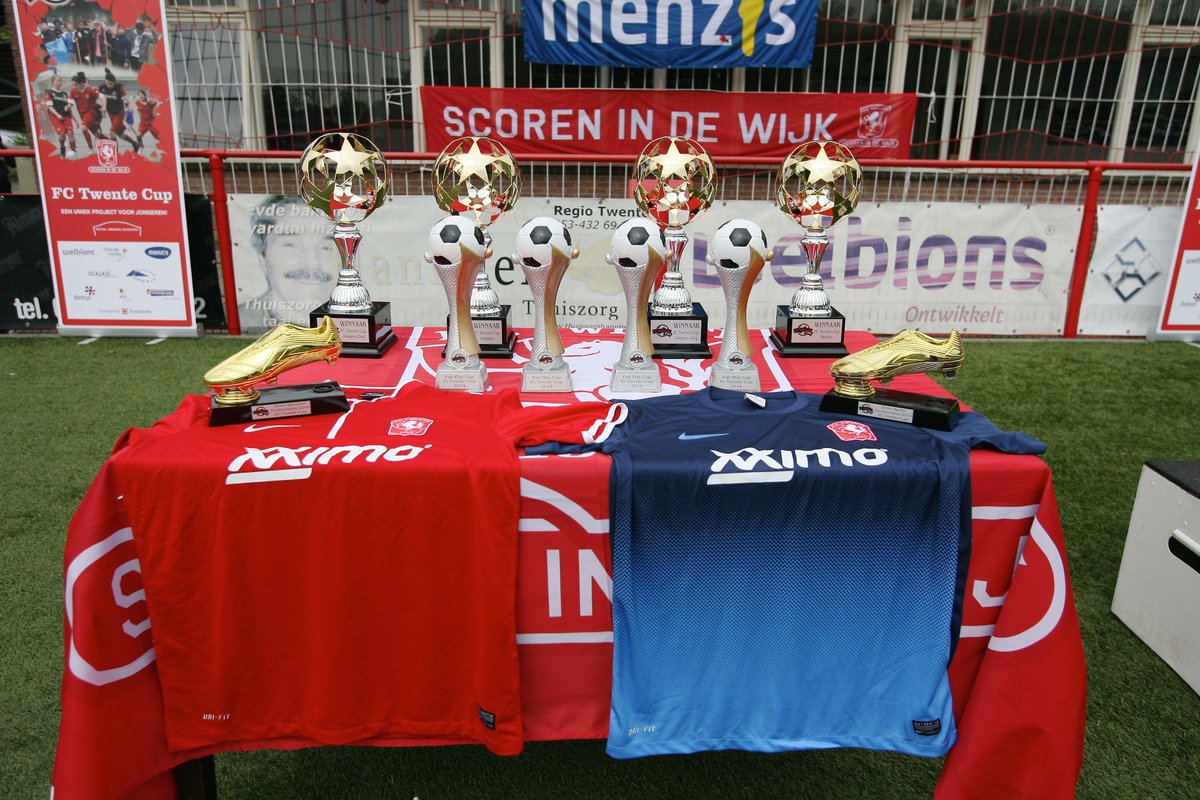Scorenindewijk's tweet photo. Vandaag zal duidelijk worden wie zich tot #FCTwente Cup winnaar mag kronen. Succes allemaal! http://t.co/ZRRjHpl8Gr http://t.co/XkEwCUzHYZ