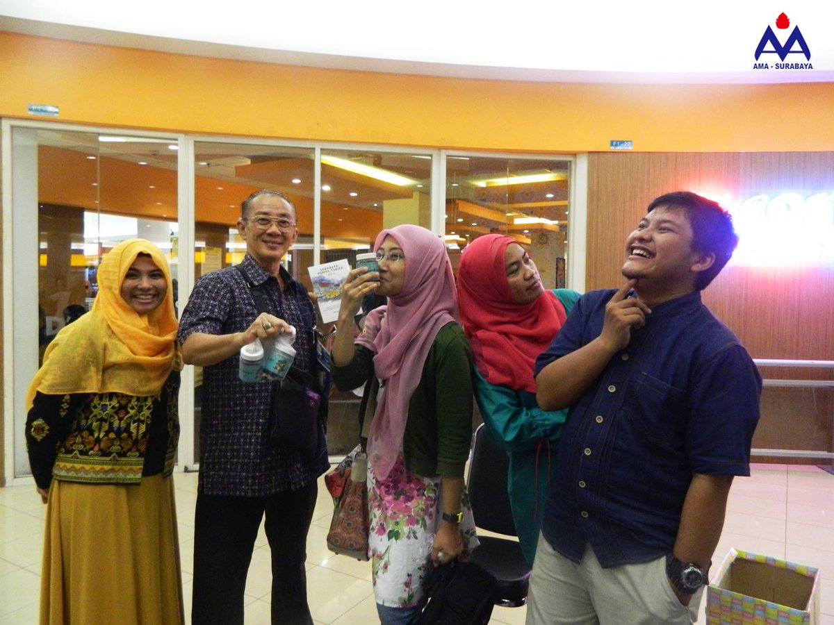 dwiwakablog's tweet photo. pose Gokil ala Juri #SYCA hahahaha @nadia_chrisanti @Syoungcreative http://t.co/OI6VpiQ5gN