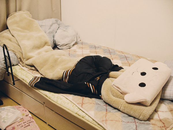 「寝そべり 枕」のTwitter画像/イラスト(古い順)