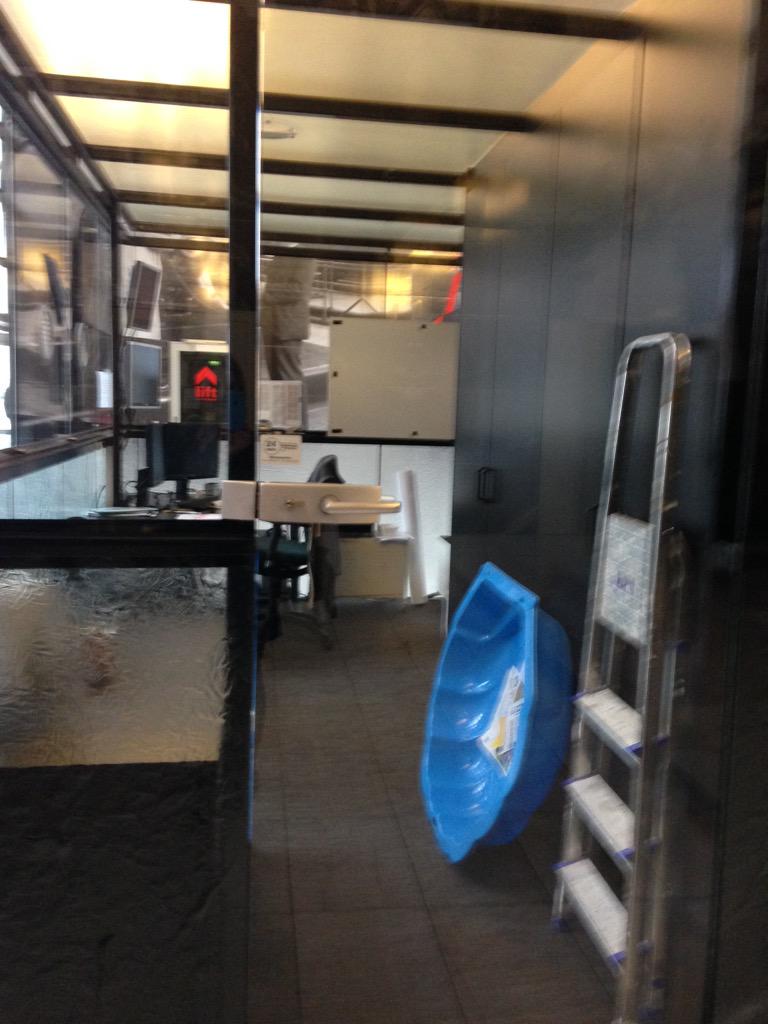 Help! Blauwe zandschelp staat na niet ingeplande ophaalafspraak en 2x kialapunt weer bij portier <a href="/bol_com/">bol</a> <a href="/UPS/">UPS</a> #fail