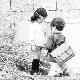 من انواع الابتلاء !!
شخص مو من نصيبك ولا مكتوب لك 
بس عايش بداخلك ..