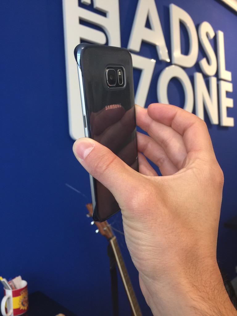 JavierSanz's tweet image. Por fin una funda que no destroza en este caso al Samsung galaxy S6 Edge. Discreta y que respeta el diseño