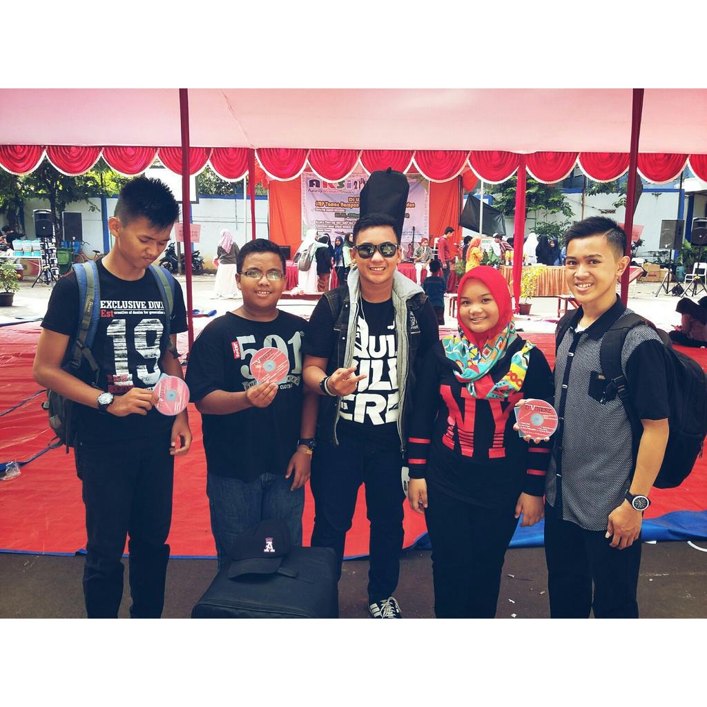 #D'VinerzFeatAdena_649 <a href="/arival_ammar/">#ArivalD'Vinerz!™</a> <a href="/adena649/">Adena Amara</a> @Alginda_Ryan_P <a href="/IvanDVinerz/">♬Ivan_D'Vinerz☆</a> <a href="/dvinerz/">Firdausy</a>