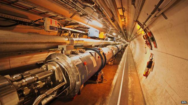 BDBusinessNews's tweet image. Large Hadron Collider turns on &apos;data tap&apos; tinyurl.com/px2an8q Photo: SPL
#LargeHardonCollider
#DataTap
#ReStarts
