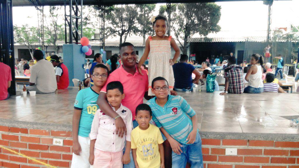 LO MAS LINDO DE MI VIDA BESATAJU Y MI SOBRI FAUSTICO..!!