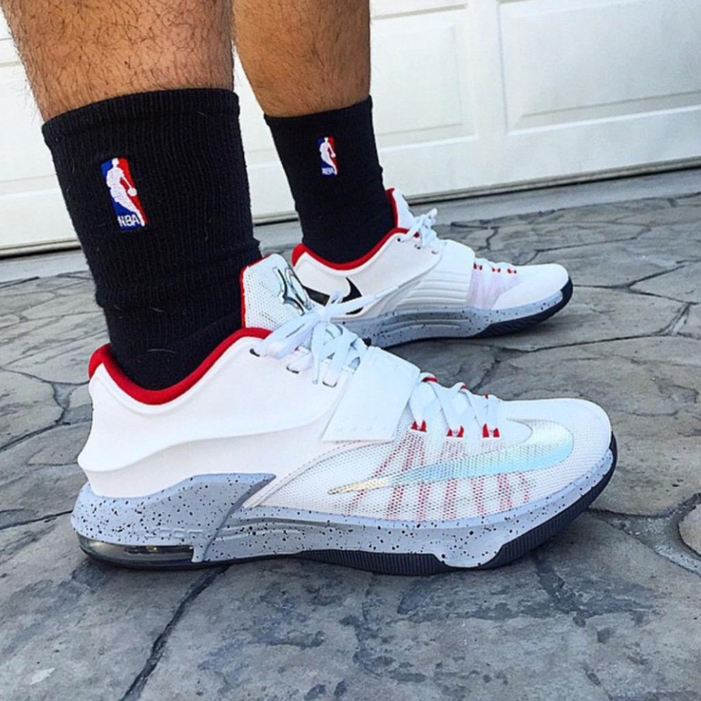 NikeiDsDaily's tweet photo. "White Cement '88" KD 7 ⚪️🔘🔴 http://t.co/kGocYSKGch