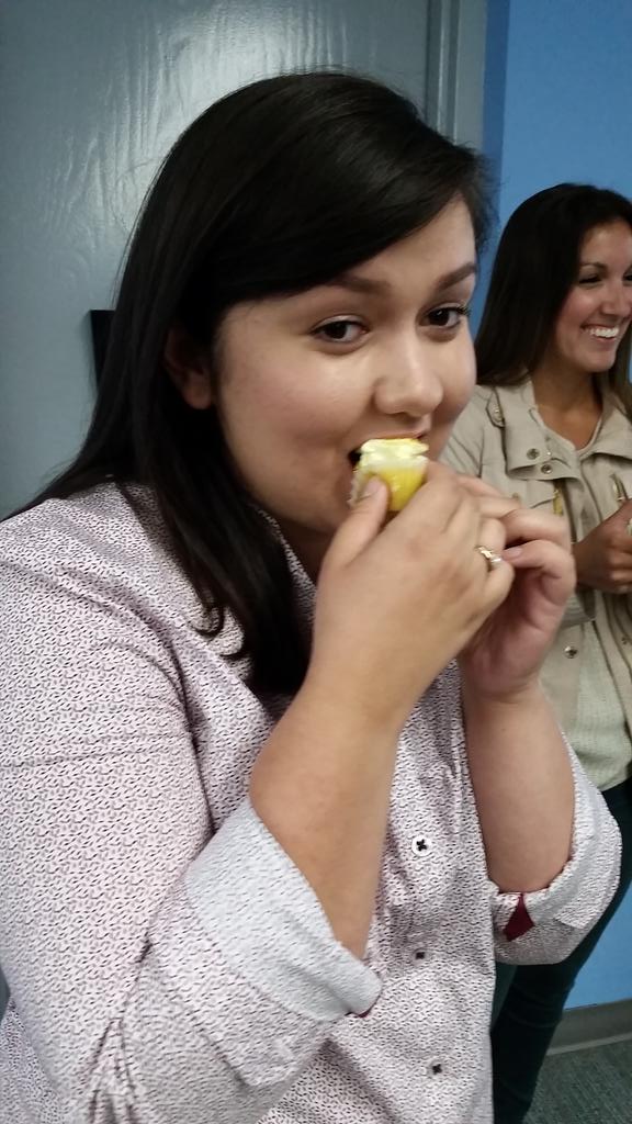 VanessaCoria's tweet image. Celebrating a Daybreak crewmembers big 23rd bday! #happybirthday Sara! #carrotcake #lemoncupcakes #yum