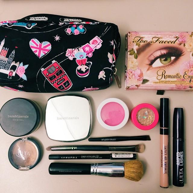 #whatsinmymakeupbag this morning since I ended up doing my makeup at the office. • LeSport… ift.tt/1EWxu2Y