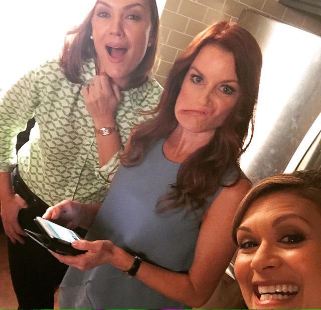 luisaamoura_'s tweet image. as mães mais fofas de pll😋❤️ só falta a jessica ❤️ #asklittleliar #PLLArmy #PLLIsBack