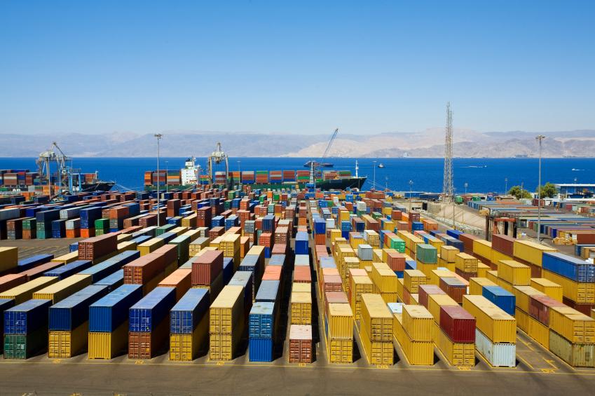 PortTechnology's tweet photo. A new concept in handling megaships: http://t.co/r4k3bncUE8 @corylogistics @RedArrow3PL #Containerhandling #Logistics http://t.co/sKSBQaSaDP
