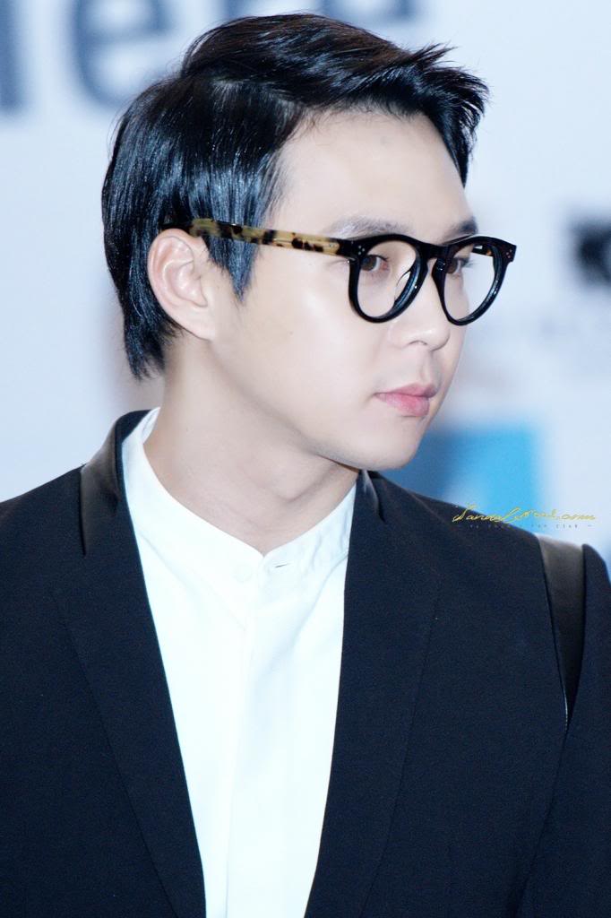 XIAkiss's tweet photo. Let's all help and get #Happy6002Day trending worldwide!! ^^ http://t.co/W34ErOwyIR