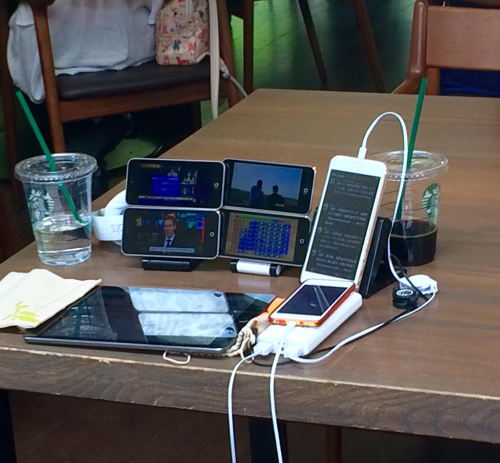 alexmak's tweet image. мультизадачность с помощью айфонов выглядит так