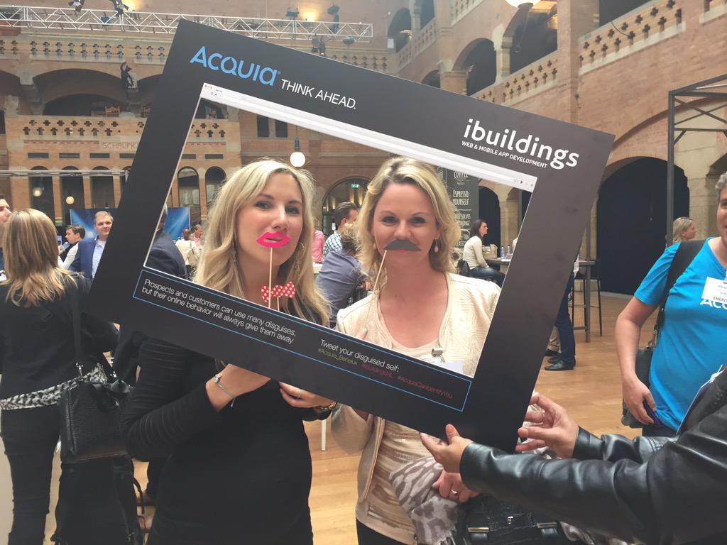 Winning team! Op #acquia_benelux stand op #dml15 met <a href="/roosdros/">Roos Dros</a>