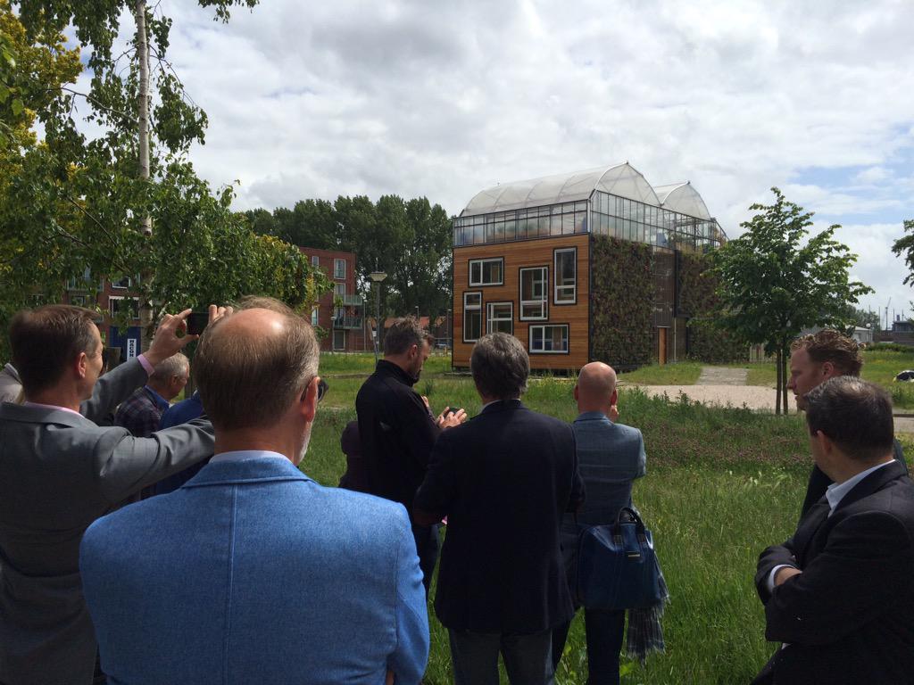 NicoHeijmen's tweet image. Aedes bezocht vanmiddag #CHV Floor van de Kemp #buildingchanges verzorgt de rondleiding namens #circlestadrotterdam