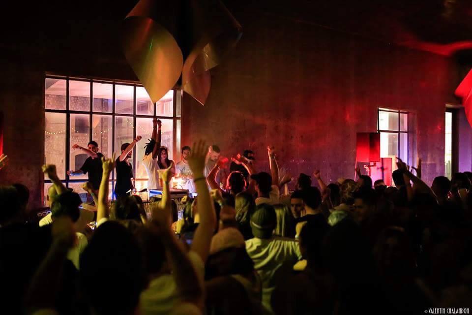 DRMCsoundsystem's tweet photo. #TheWarehouse2K15 was short but intense ! 🙌🏻 http://t.co/twVBqZnRFU